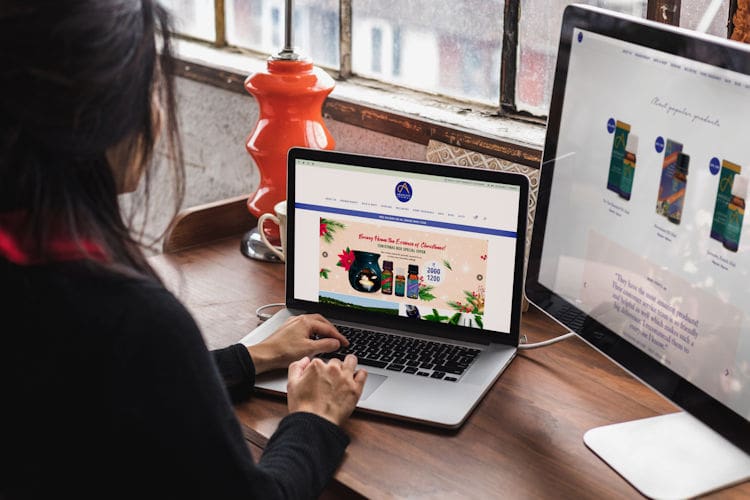 A person using a WooCommerce website