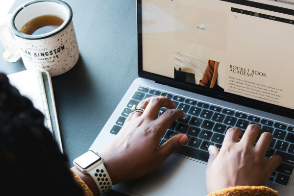 Someone using a Squarespace website